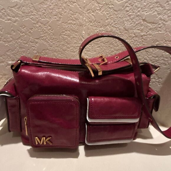 Michael Kors Dakota Multi Pocket Shoulder Bag Mulberry Leather Buckle Strap NWT - Picture 3 of 15